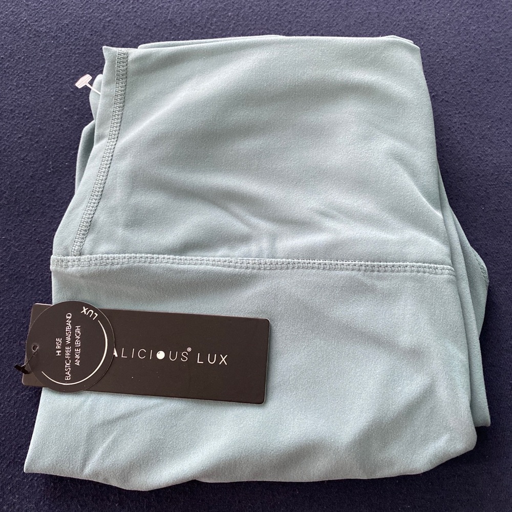 NWT Yogalicious Leggings